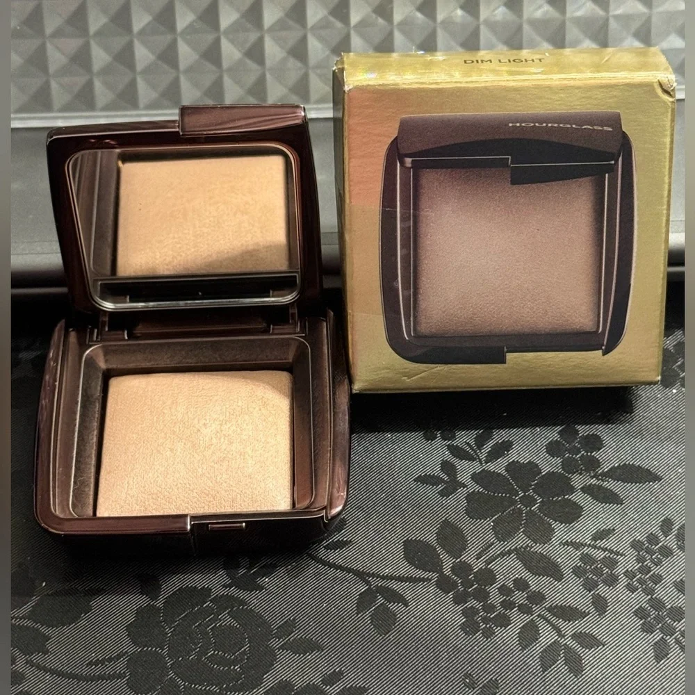Hourglass Mini Ambient Lighting Powder In Shade Dim Light
